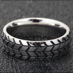 WEDDING BAND CASUAL TIRE MARK RING NEW BOX !!